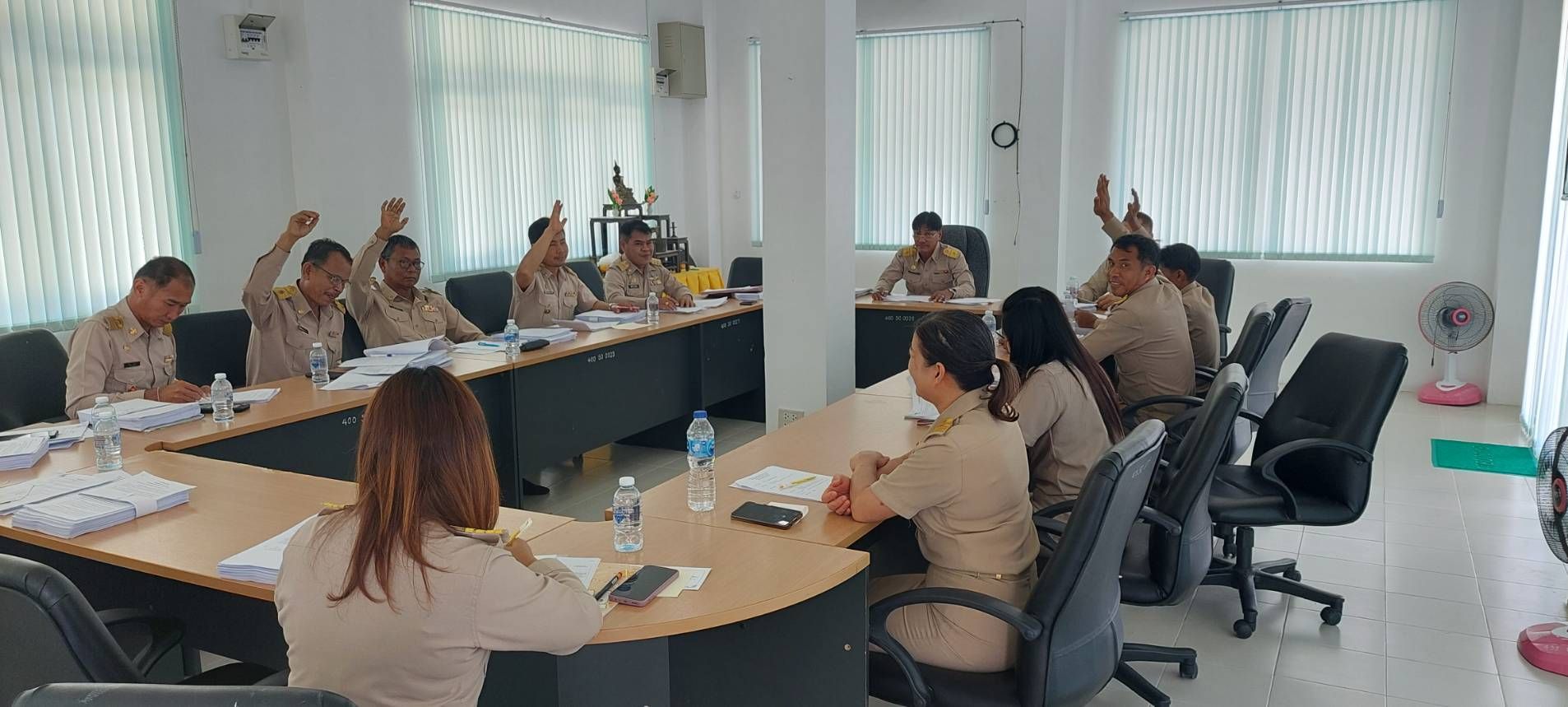 ประชุมสภาองค์การบริหารส่วนตำบลเหล ประจำปี 2567